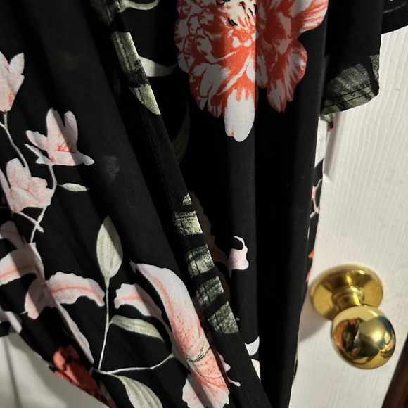 Floral 💐wrap shirt 👚 - Picture 6 of 6